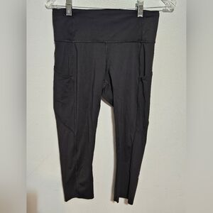 lululemon athletica Black Cropped Legginge Size 8